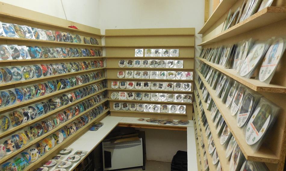 2015-9-10-1140tajná místnost s nosiči.jpg